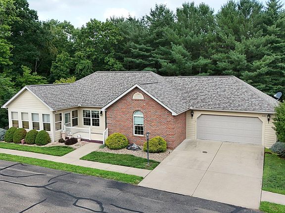 2nd image of 548 Edgehill Cir