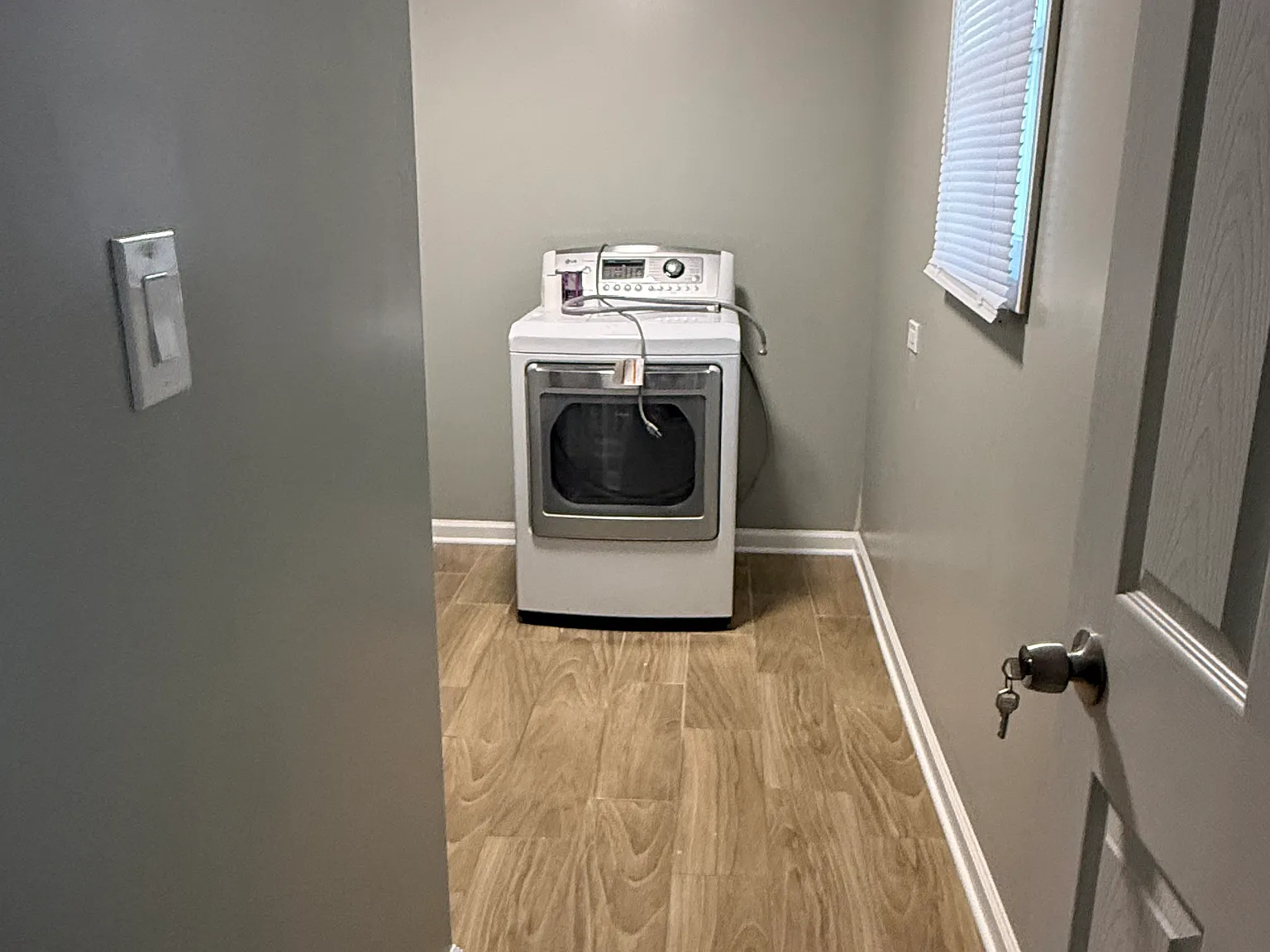 3 bed, 1.5 bath, 1225 sqft, $2,400 — Photo 4
