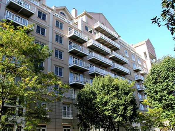 207 Shearwater Ct W APT 51, Jersey City, NJ 07305