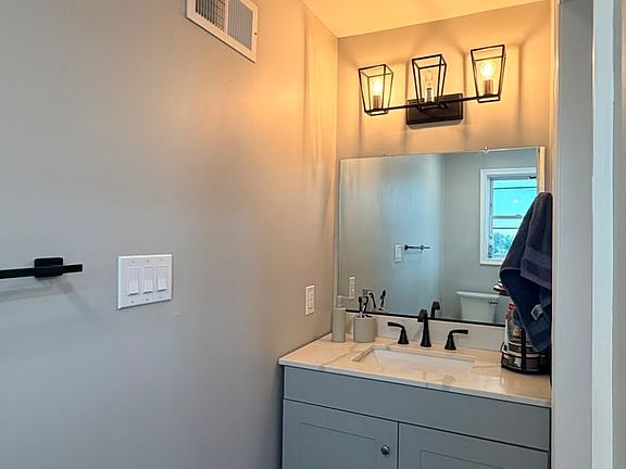 4th image of 2121 Union Blvd APT 3