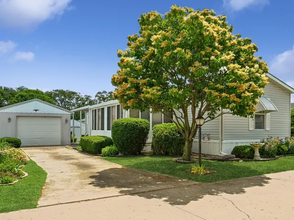 203 Lynnwood Dr, West Des Moines, IA 50265