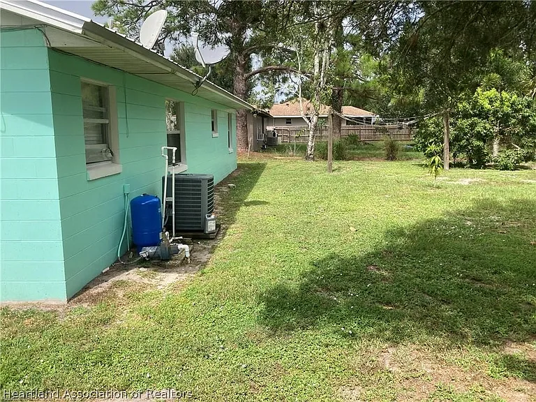 1575 Buck St — Photo 13