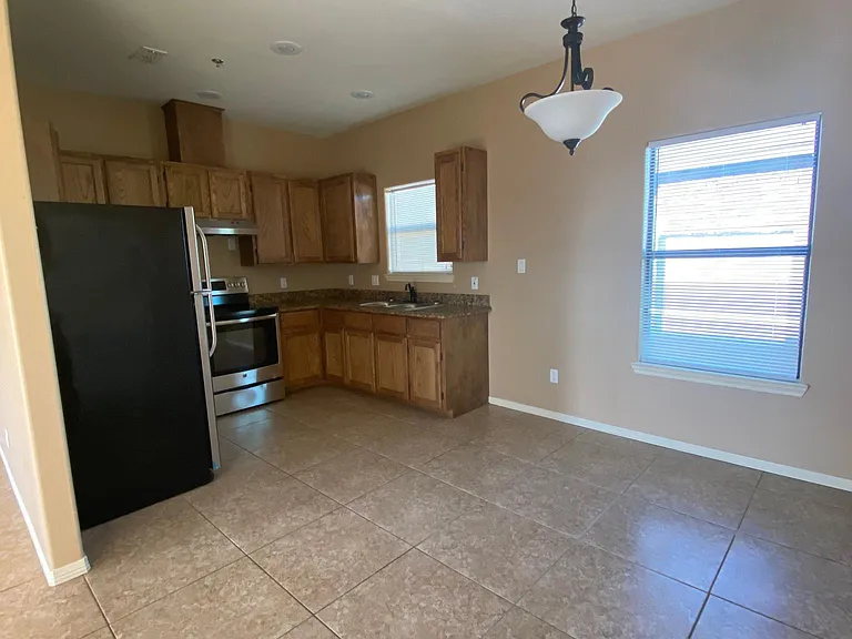 1112 Eisenhower St #B — Photo 7