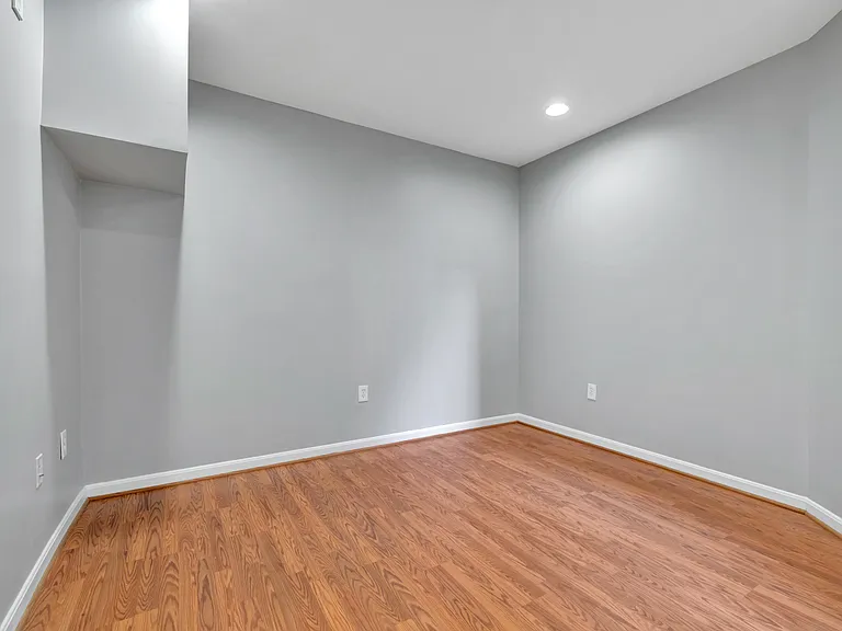1360 Kenyon St NW #B — Photo 11
