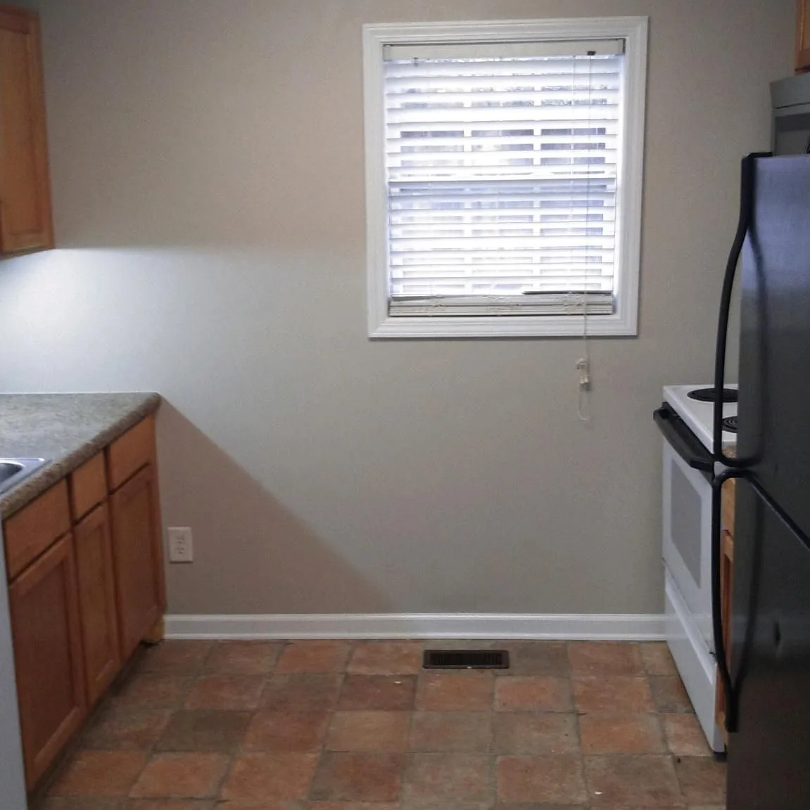 2 bed, 1.0 bath, $1,450 — Photo 2