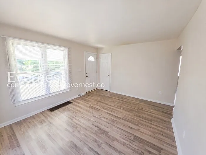 749 Racine Ave — Photo 7