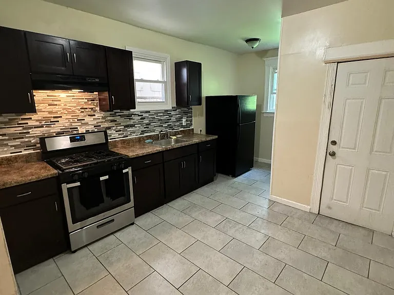 373 S 18th St #1 — Photo 3