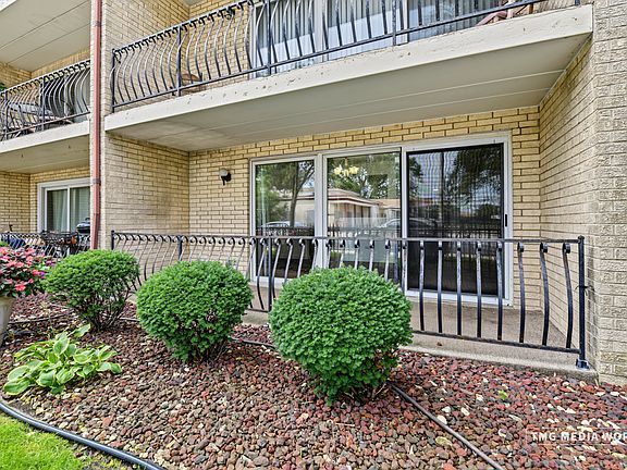 4th image of 6255 W 63rd St APT 1B