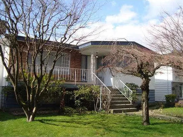 7541 Kerr St, Vancouver, BC V5S 3E4