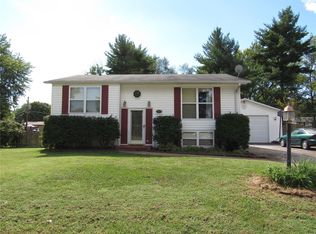 7725 Nightingale Ln, Godfrey, IL 62035