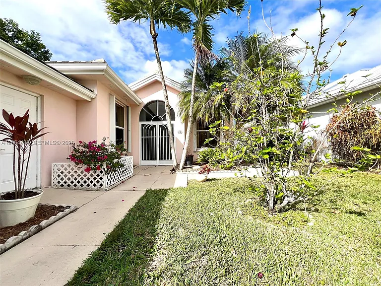 7625 SE Bay Cedar Cir — Photo 2