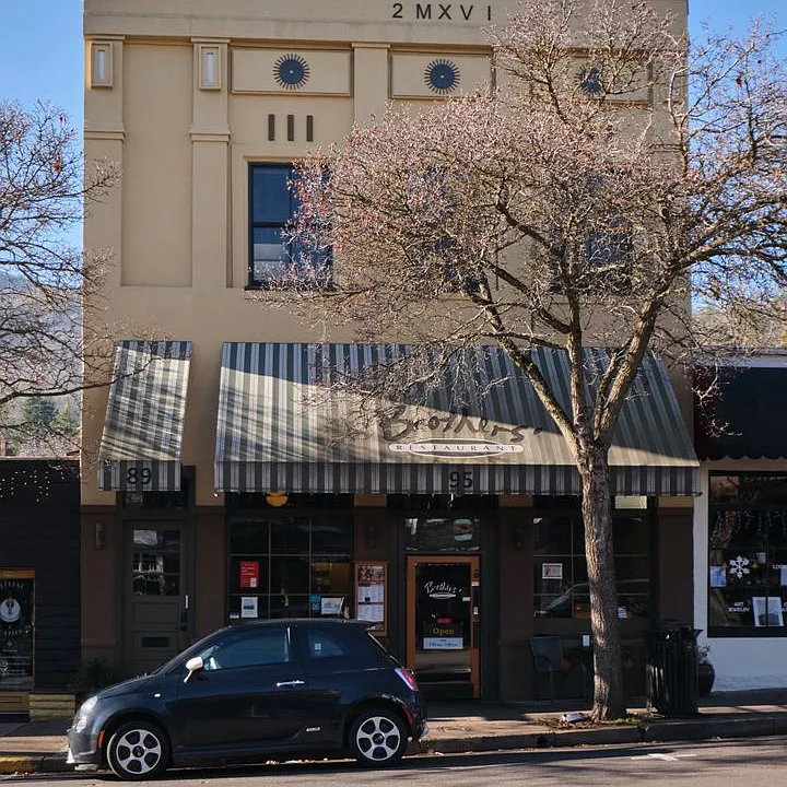 89 N Main St