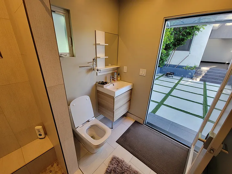 10730 Helendale Ave — Photo 50