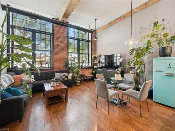 24 Cedar St #106, Cambridge, ON N1S 0B2