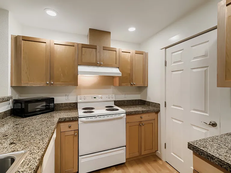25025 SE Klahanie Blvd #B202 — Photo 10