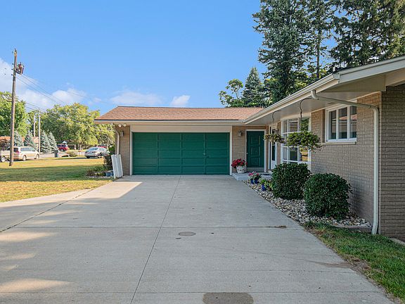 3rd image of 2271 Ann Dr