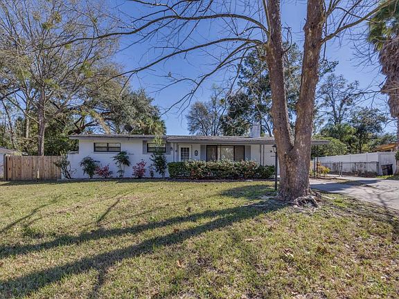 3rd image of 2225 Limoges Dr E