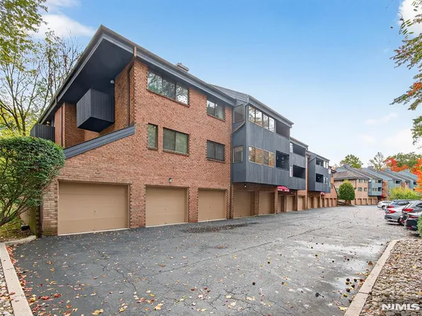 4232 Hilltop Rd, Mahwah, NJ 07430