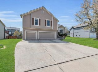 7442 N Sycamore Ave, Kansas City, MO 64158