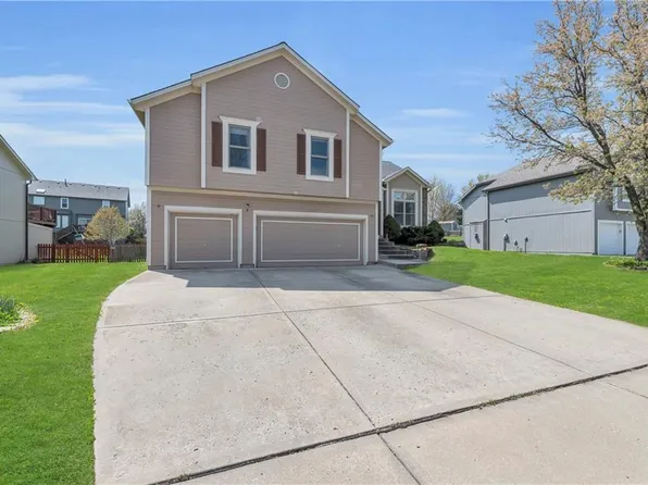 7442 N Sycamore Ave, Kansas City, MO 64158
