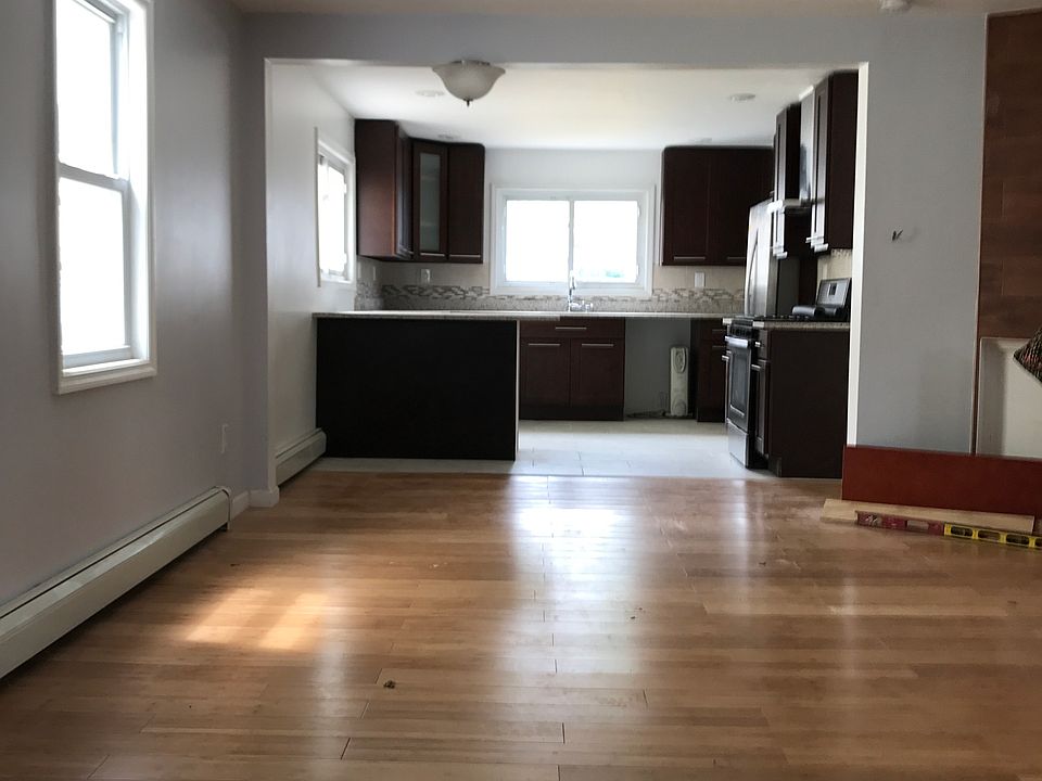 1st image of 9313 114th St