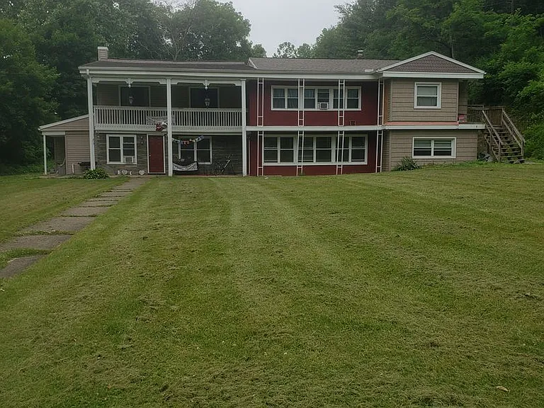 1850 Hays Ln — Photo 1