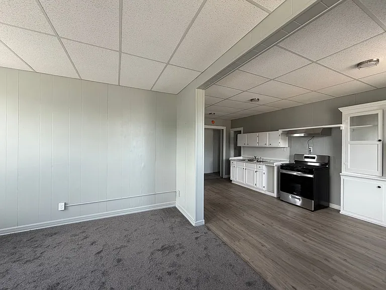113 E Milwaukee St — Photo 29