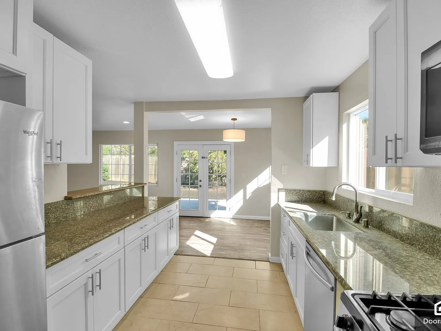 3 bed, 1.5 bath, 1031 sqft, $2,600 — Photo 1