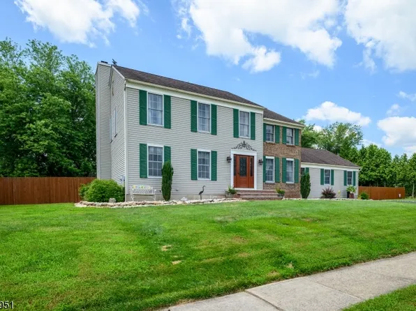 1 Elmendorf Cir, Hillsborough Twp., NJ 08844