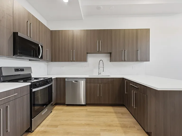 2839 W Belmont Ave #101 — Photo 3