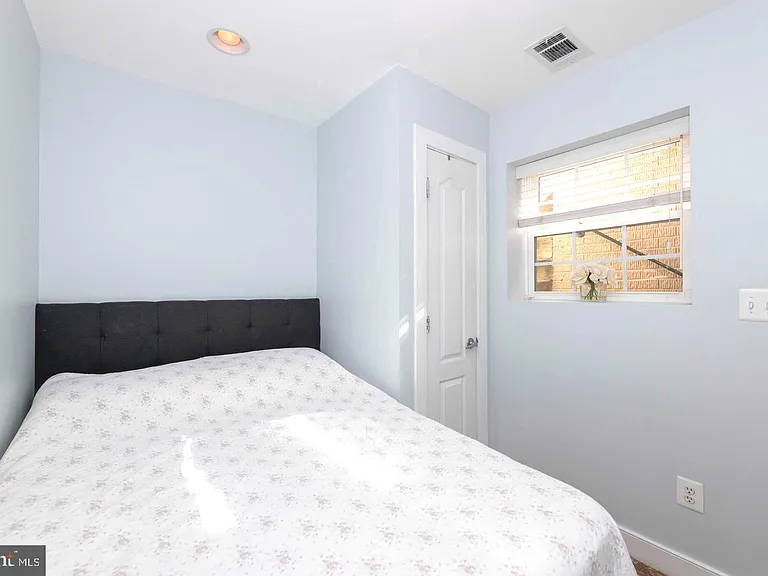 514 Hobart Pl NW #1 — Photo 10