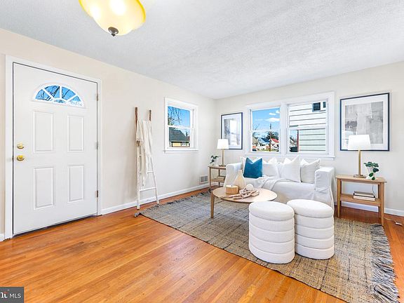 3rd image of 941 Homberg Ave