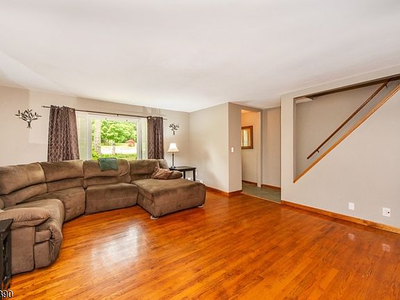 4th image of 872 Green Pond Rd