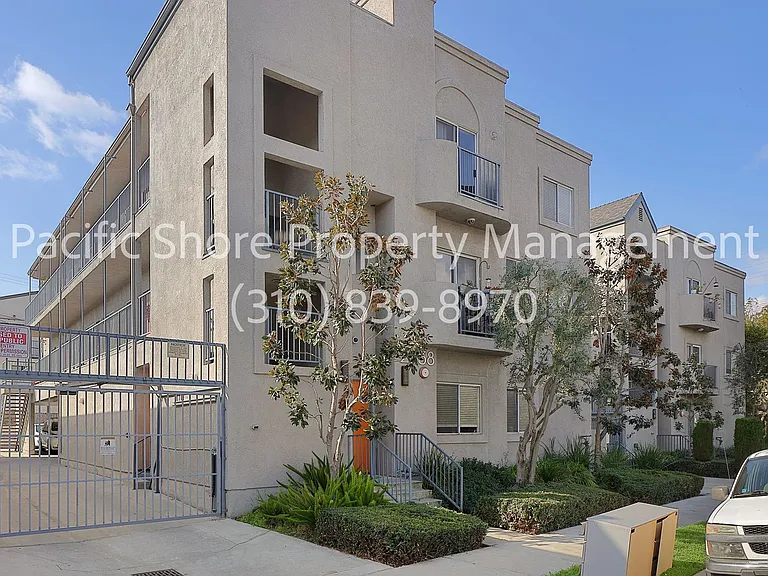 Las Colinas Apartments — Photo 1