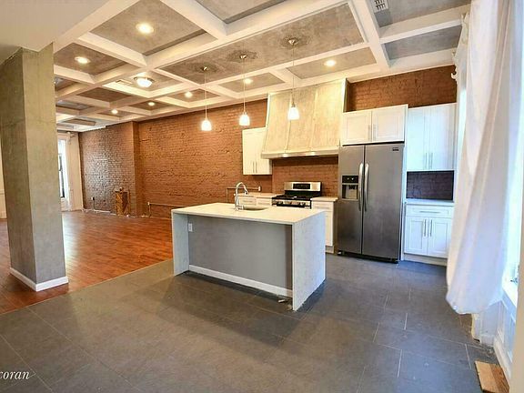 4th image of 137 Van Buren St