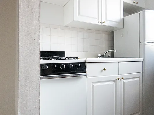 Rented by Crosstown Apartments NYC | media 28