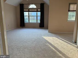 922 Glackens Ln — Photo 16