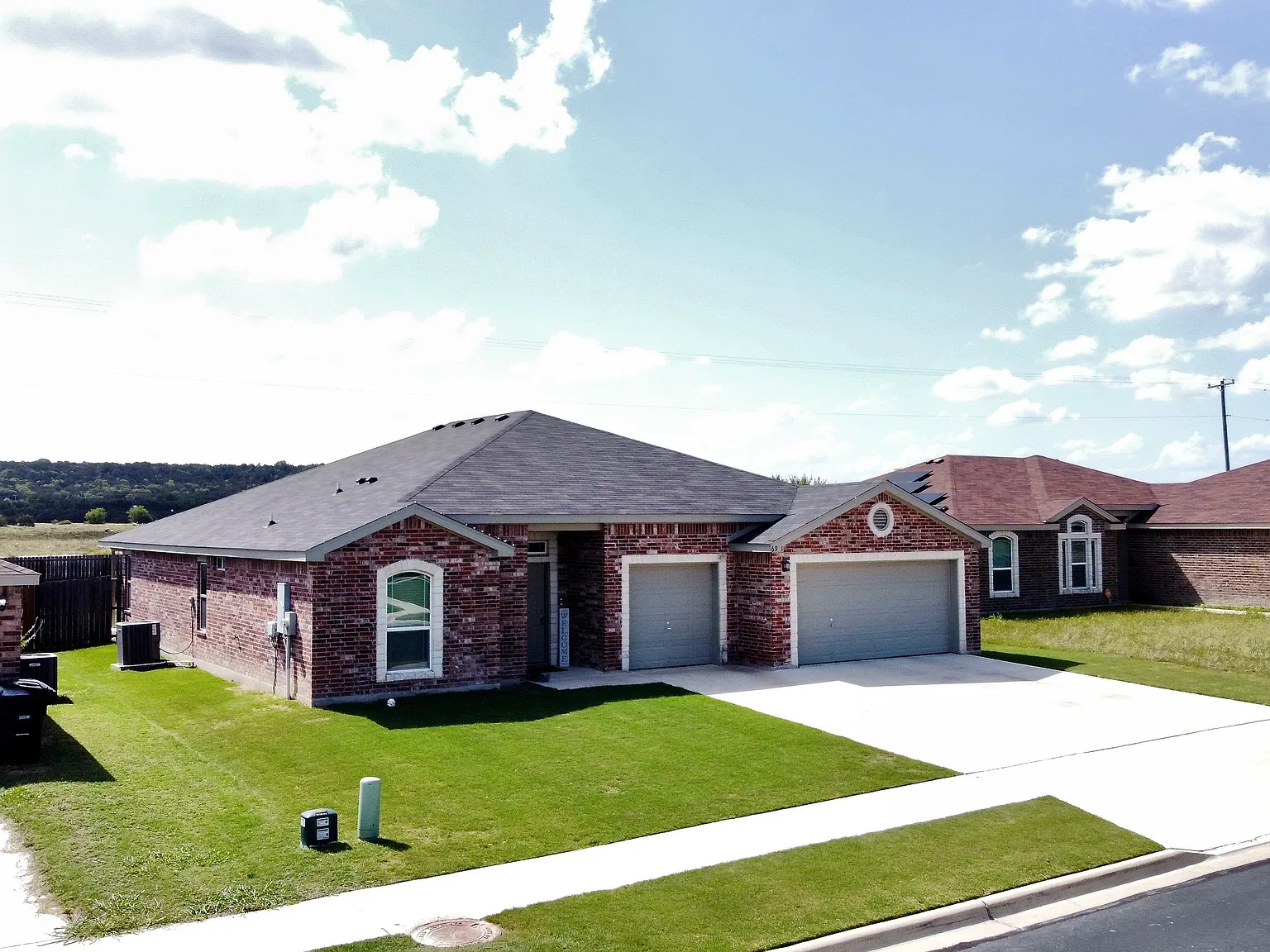 4 bed, 2.5 bath, 2221 sqft, $1,950 — Photo 2
