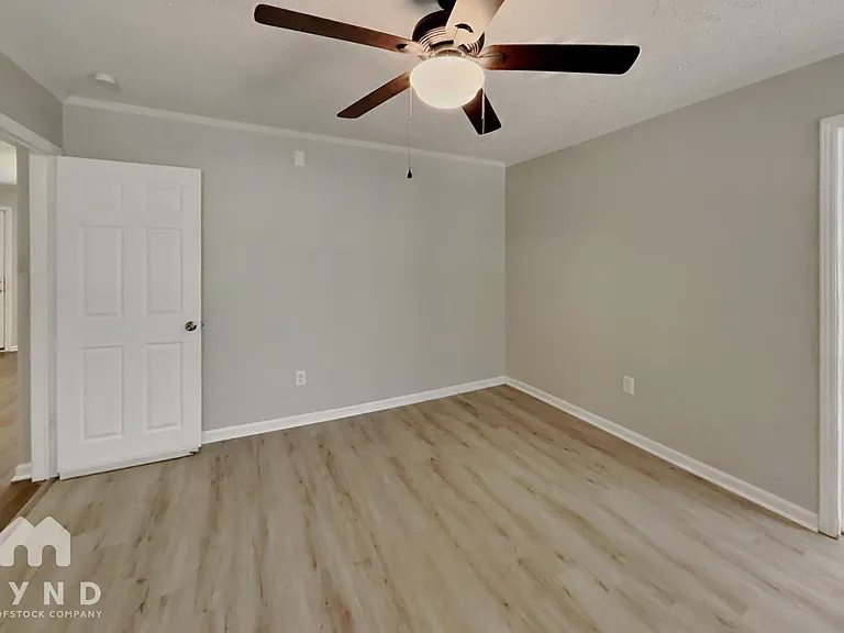 2208 Shalimar Dr — Photo 8