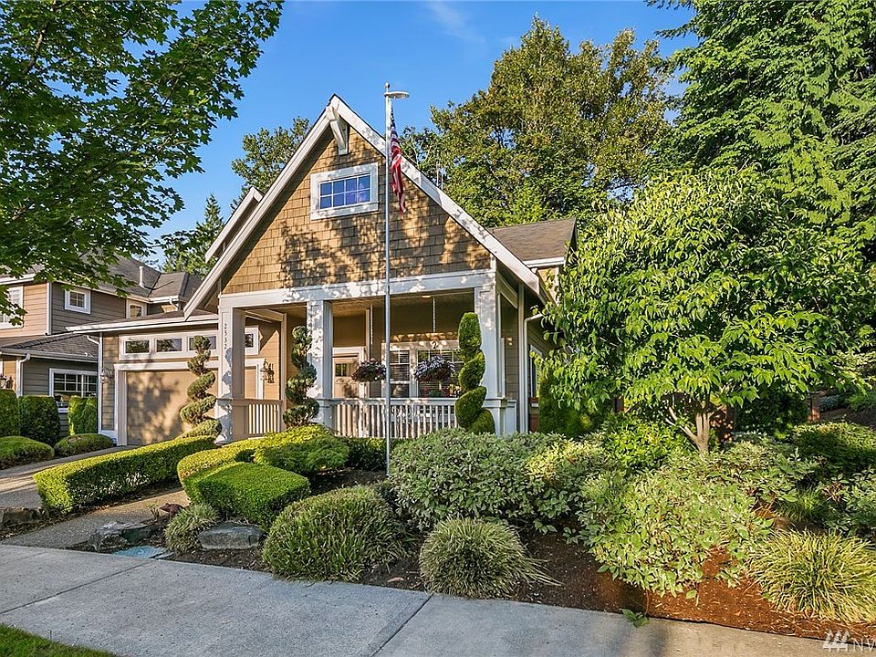 1st image of 2532 22nd Ave NE