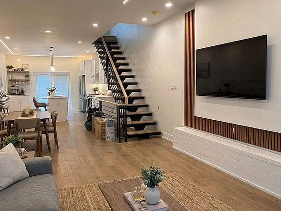 4th image of 2324 Reed St