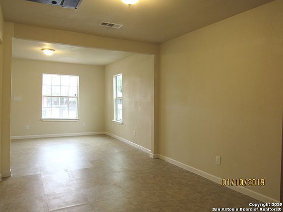 4th image of 210 Rosabell St