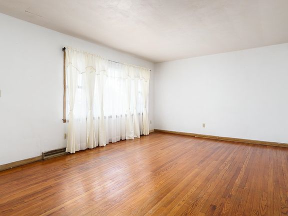 5th image of 2404 Arthur Ave