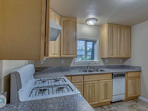 4th image of 2847 N Belle Ave