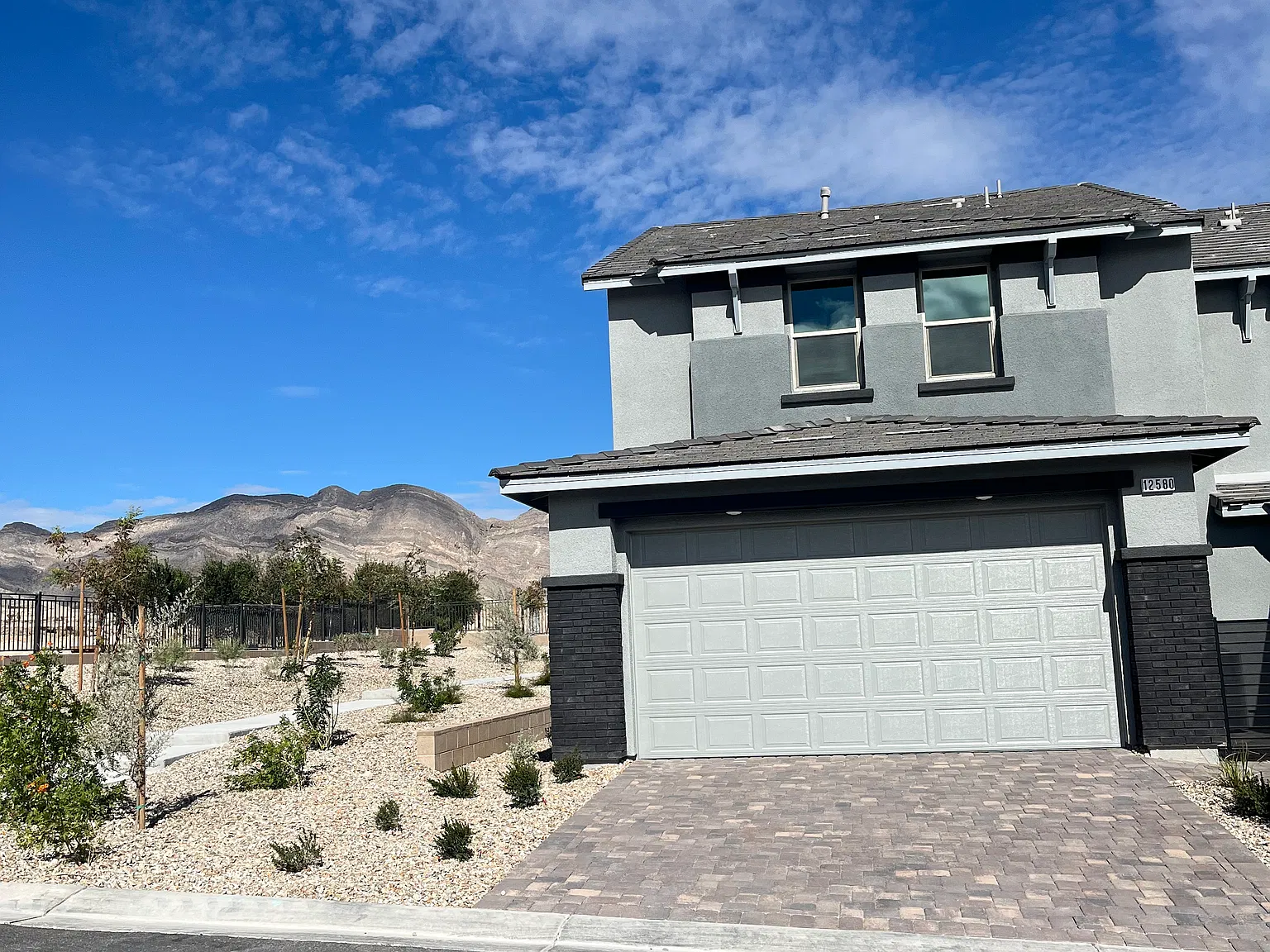 3 bed, 1947 sqft, $3,000 — Photo 3