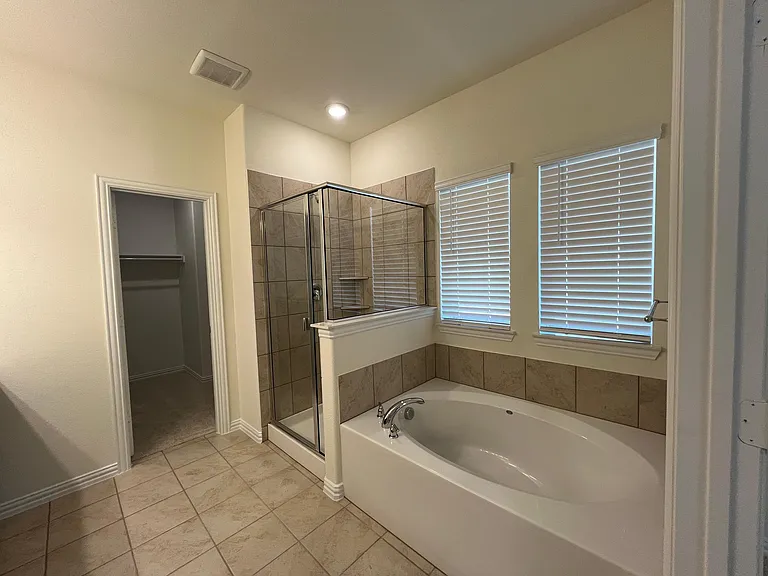 3409 Riverlawn Dr — Photo 11