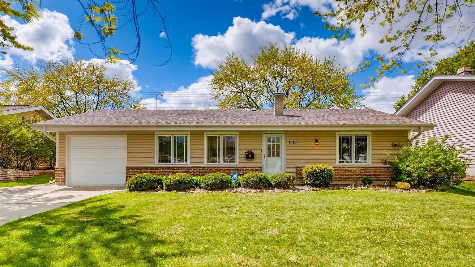 1313 W Oakmont Rd photo 1