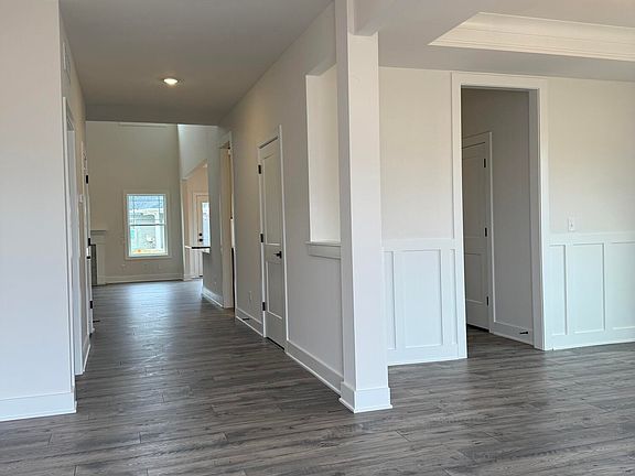 5th image of 105 Manchester Court