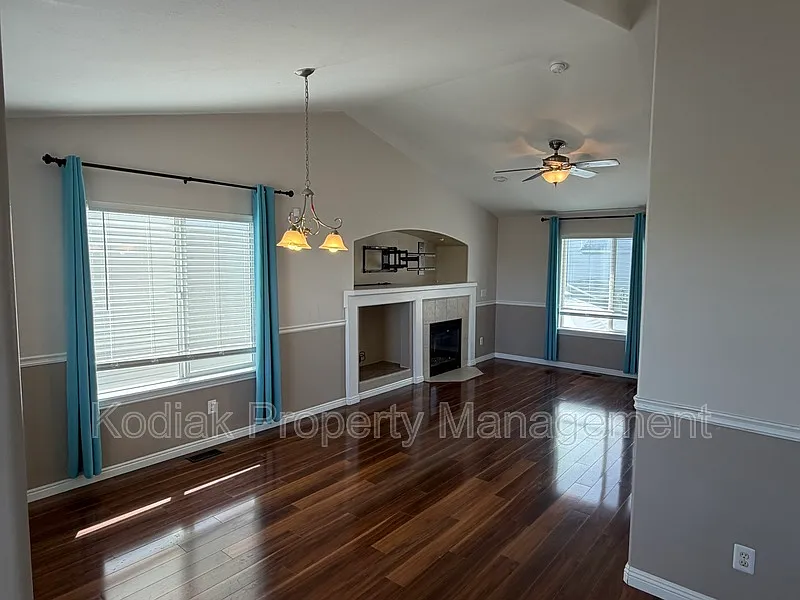 5 bed, 3.0 bath, 2900 sqft, $2,825 — Photo 4
