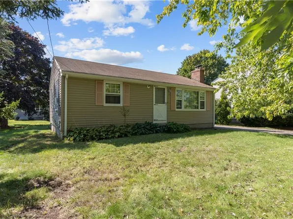 24 Palm Beach Ave, Narragansett, RI 02882